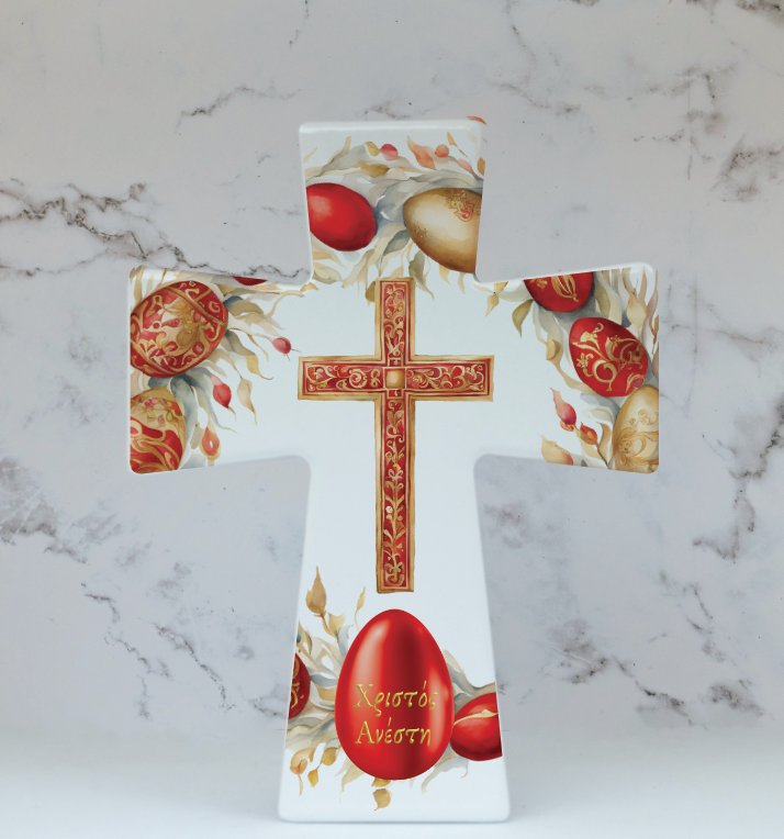 A ceramic Easter cross with a glossy white finish and decorative gold patterns, featuring the text 'Kalo Paska'.
