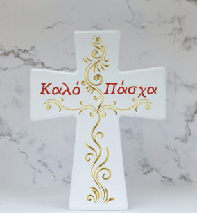 A ceramic Easter cross with a glossy white finish and decorative gold patterns, featuring the text 'Kalo Paska'.